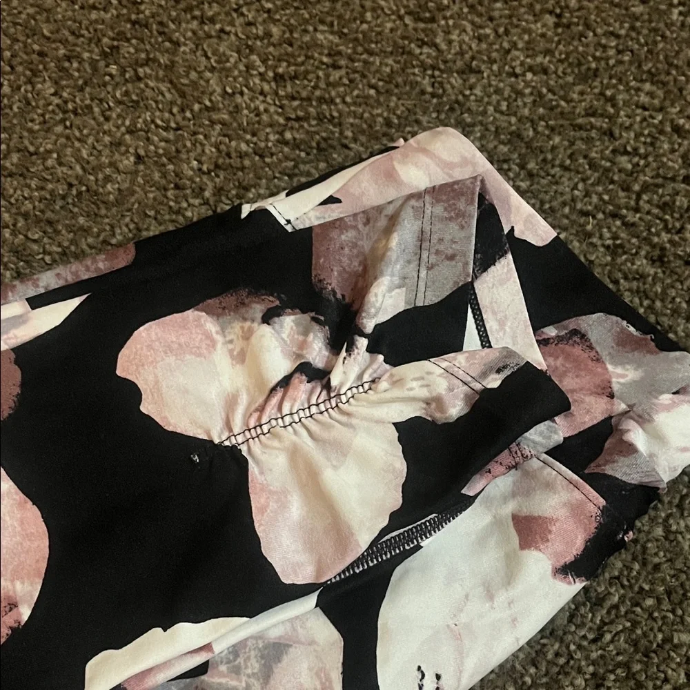 Calvin Klein Performance Black and Pink Floral Leggings - Picture 5 of 6